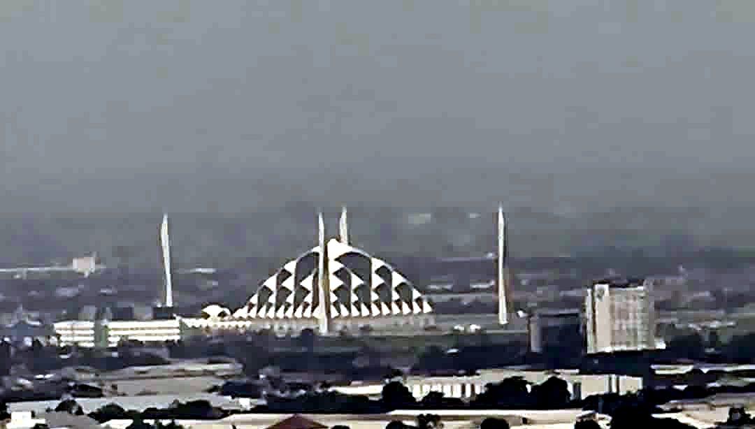 Masjid Raya Al Jabbar dari kejauhan